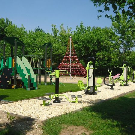 לה בוג Camping Paradis Le Rocher De La Granelle מראה חיצוני תמונה
